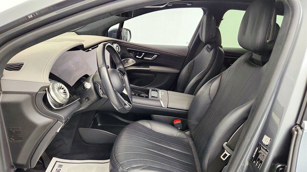 Used 2023 Mercedes-Benz EQS 580 4MATIC SUV image 19