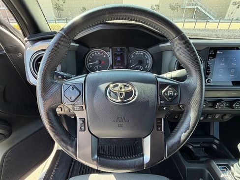 Used 2020 Toyota Tacoma TRD Off-Road w/ Technology Package AWD/4WD image 13