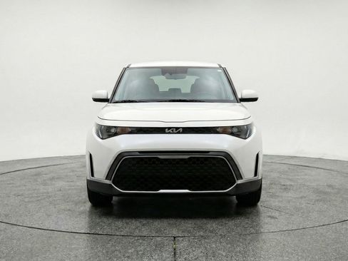 Used 2025 Kia Soul LX w/ LX Technology Package FWD image 2
