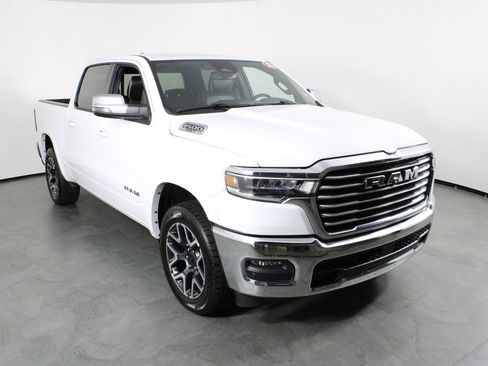 Used 2025 RAM 1500 Laramie AWD/4WD image 4