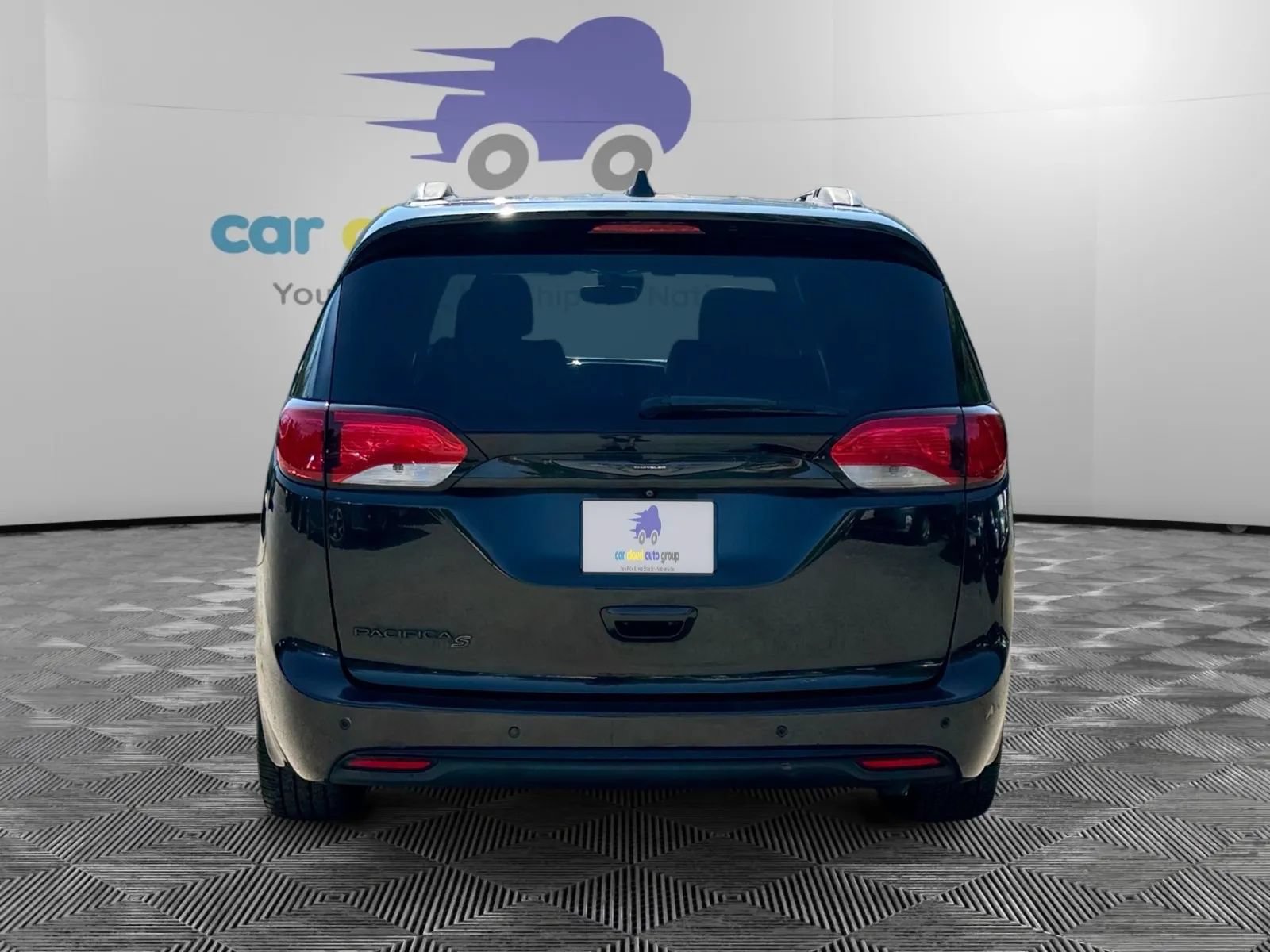 Used 2020 Chrysler Pacifica Touring-L w/ Advanced Safetytec Group FWD image 4