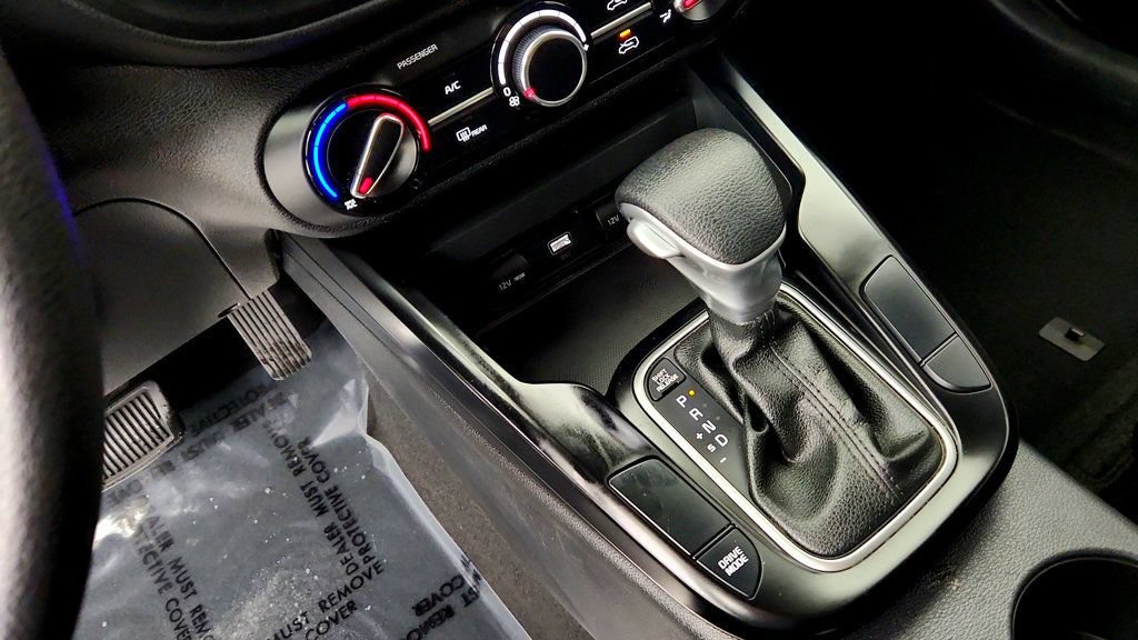 Used 2024 Kia Soul LX w/ Option Group 015 FWD image 16