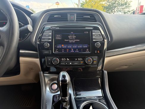 Used 2023 Nissan Maxima Platinum w/ Sport Mat Group FWD image 11