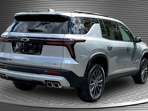 Used 2025 Chevrolet Traverse Z71 w/ LPO, Floor Liner Package AWD/4WD image 6