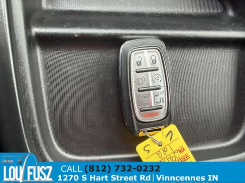 Used 2018 Chrysler Pacifica Touring-L FWD image 25