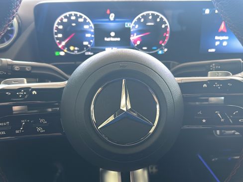 Used 2025 Mercedes-Benz GLA 250 image 34