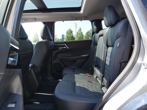 Used 2024 Mitsubishi Outlander SEL AWD/4WD image 17