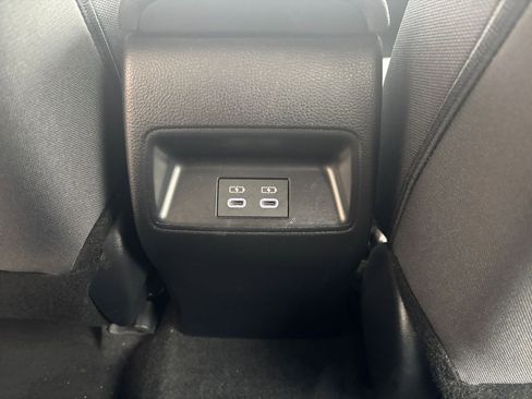 Used 2025 Toyota Corolla LE image 22