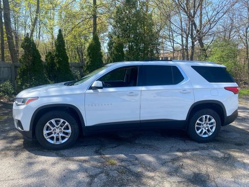 Used 2018 Chevrolet Traverse LT image 2