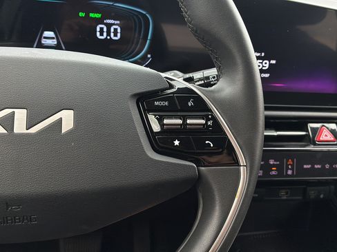 Certified 2025 Kia Niro EX FWD image 9