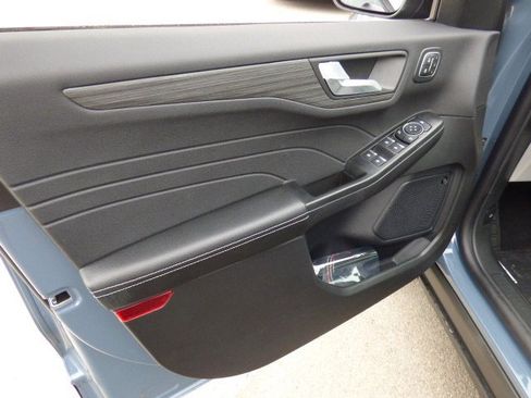 New 2025 Ford Escape SE w/ PHEV Premium Package image 29