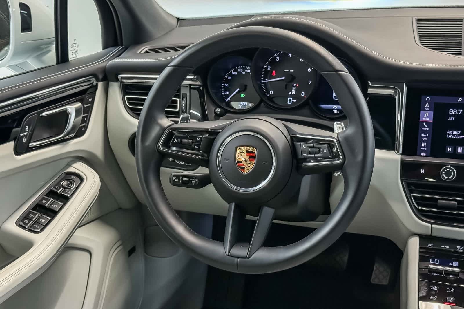 Certified 2026 Porsche Macan AWD/4WD image 21