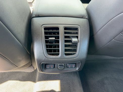 Used 2014 Ford Taurus Limited w/ Equipment Group 301A FWD image 32