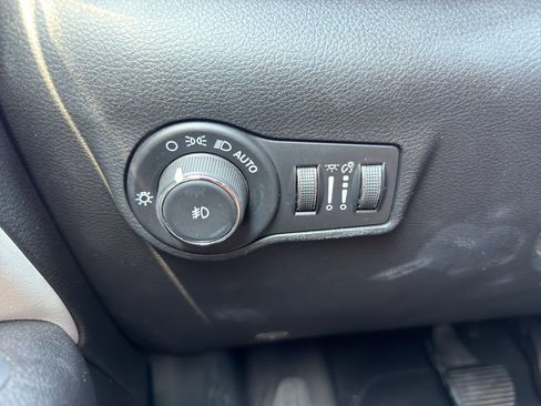 Used 2025 Jeep Compass Limited AWD/4WD image 33