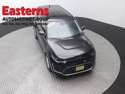 Used 2025 Kia Soul LX w/ LX Technology Package FWD image 3