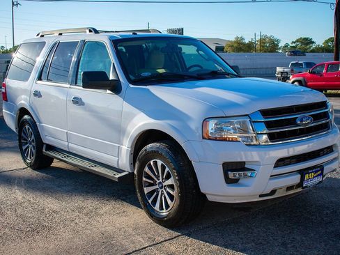Used 2017 Ford Expedition XLT image 8