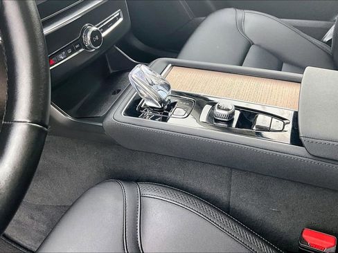 Certified 2025 Volvo XC90 B6 Plus image 19