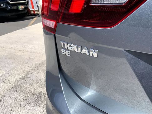 Used 2021 Volkswagen Tiguan SE FWD image 7