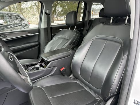 Used 2023 Jeep Grand Cherokee Limited w/ Luxury Tech Group II AWD/4WD image 12