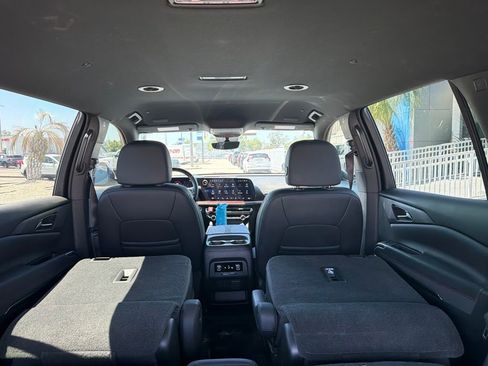 Used 2025 Chevrolet Traverse Z71 w/ Enhanced Driving Package AWD/4WD image 10
