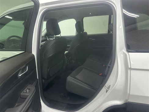 Used 2023 Jeep Grand Cherokee Laredo w/ Luxury Tech Group I image 21