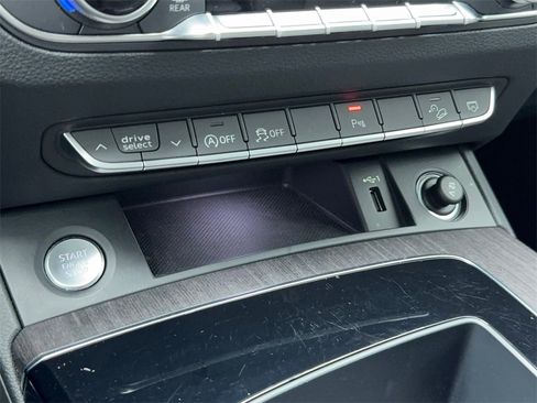 Used 2022 Audi Q5 2.0T Premium w/ Convenience Package image 32