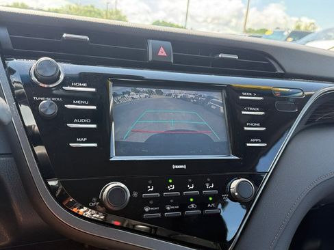 Used 2020 Toyota Camry LE FWD image 18