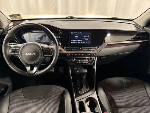Certified 2022 Kia Niro LXS w/ Digital Cluster Package FWD image 4