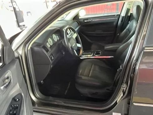 Used 2009 Chrysler 300 Touring RWD image 3