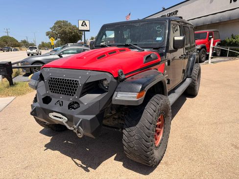 Used 2019 Jeep Wrangler Unlimited Sahara AWD/4WD image 9