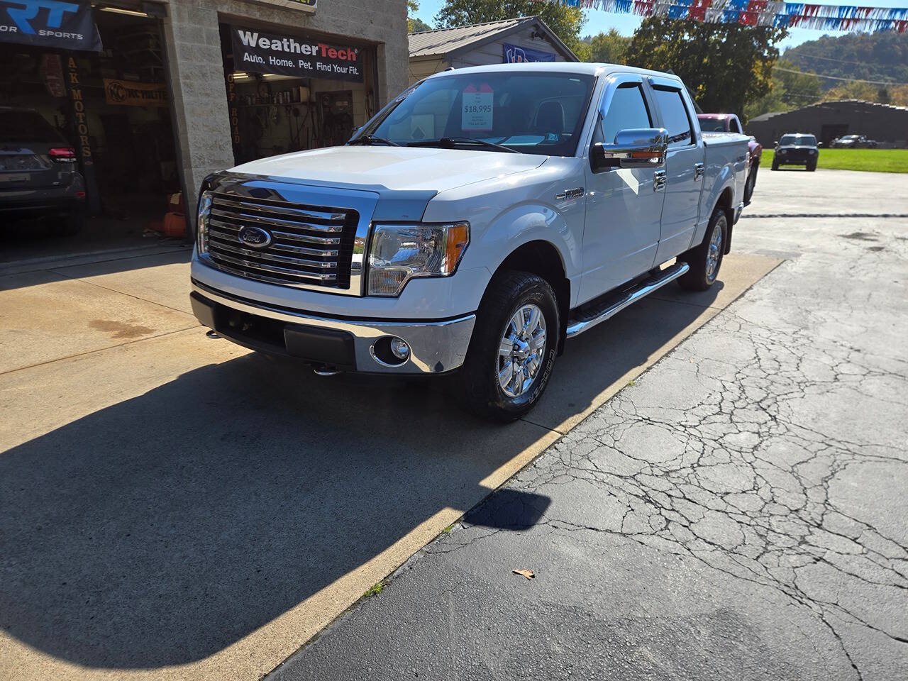 Used 2011 Ford F150 XLT w/ XLT Chrome Pkg AWD/4WD image 3