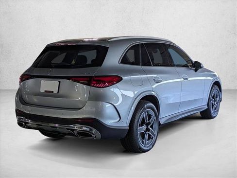 Used 2025 Mercedes-Benz GLC 350e 4MATIC image 5