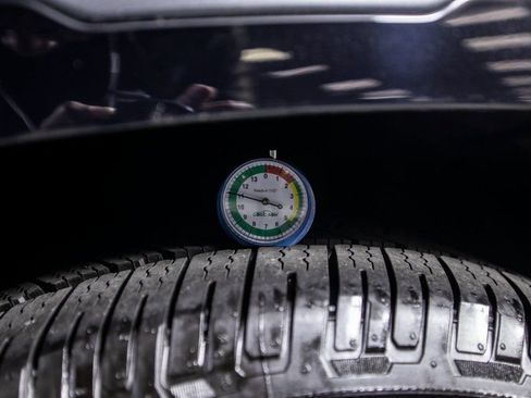 Used 2024 Land Rover Defender 90 Carpathian Edition image 42