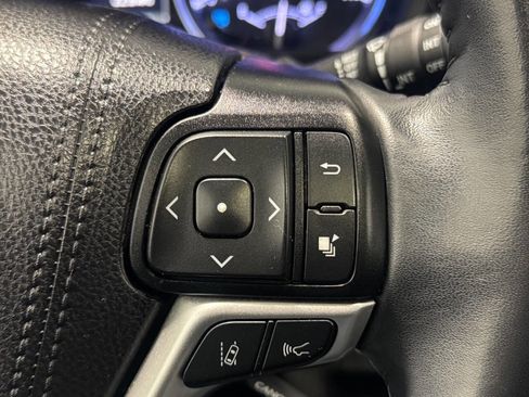 Used 2019 Toyota Highlander XLE image 30