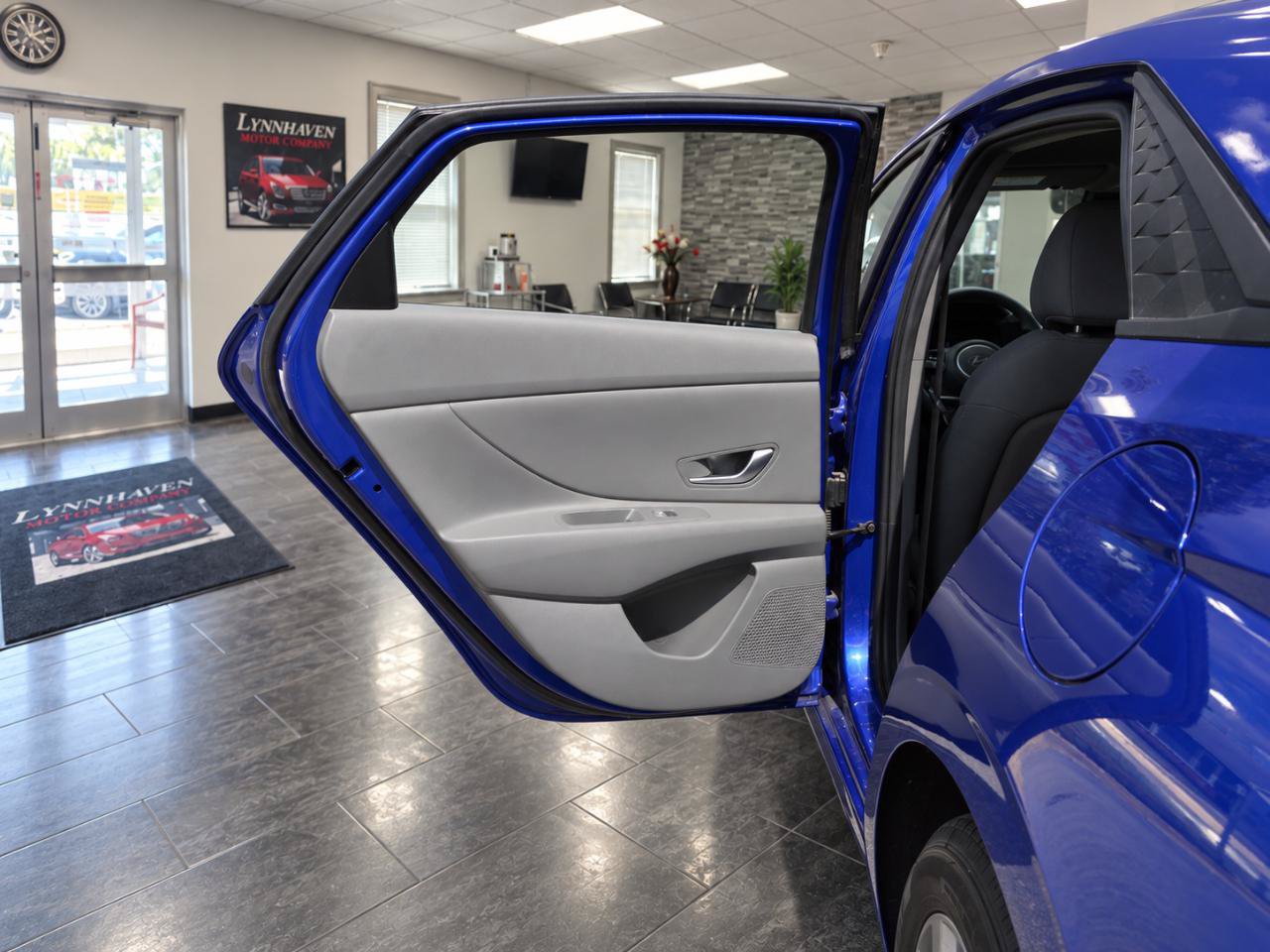 Used 2024 Hyundai Elantra SE FWD image 12