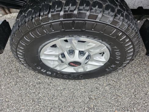 Used 2024 GMC Sierra 2500 Pro w/ Convenience Package image 6