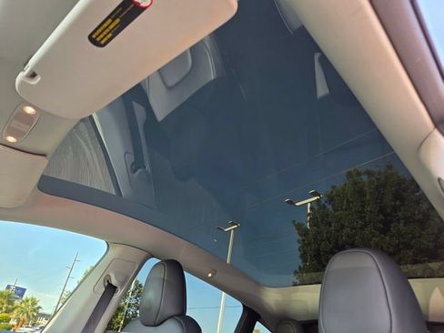 Used 2025 Tesla Model Y Long Range RWD image 11