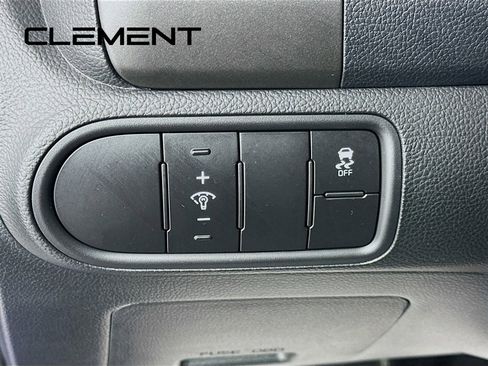 Used 2017 Kia Forte LX image 12