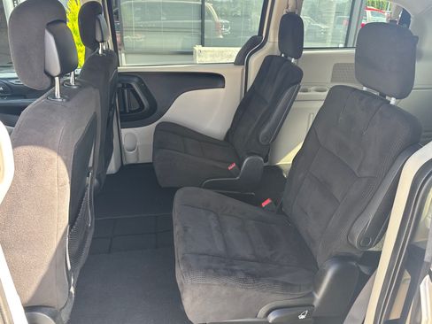 Used 2014 Dodge Grand Caravan SXT FWD image 6