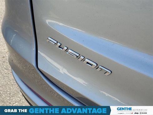 Used 2020 Ford Fusion SE image 7