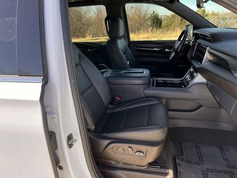 Used 2021 GMC Yukon Denali w/ Denali Premium Package image 28