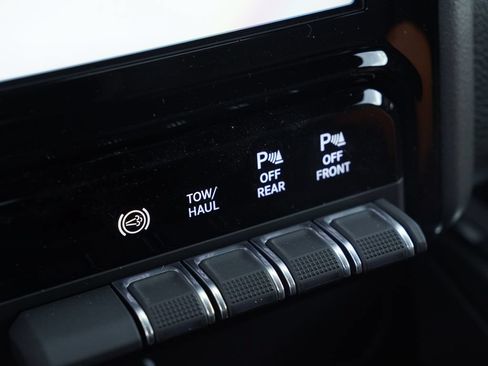 New 2026 RAM 2500 Laramie w/ Night Edition AWD/4WD image 21