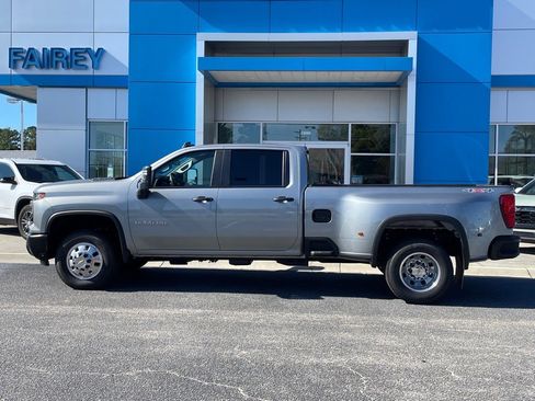 Used 2025 Chevrolet Silverado 3500 W/T image 2