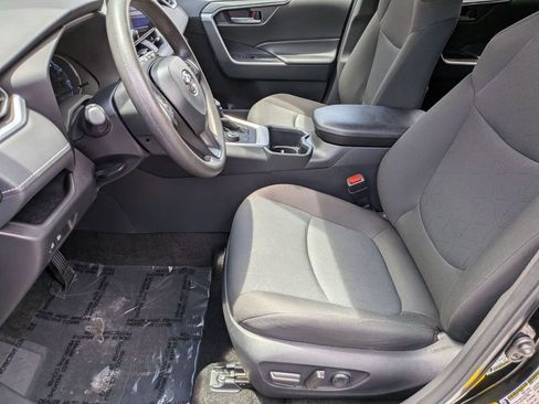 Used 2025 Toyota RAV4 XLE image 17