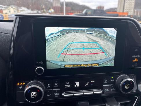 Used 2024 Toyota Highlander XLE image 23