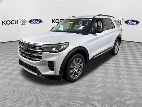 Used 2025 Ford Explorer Active w/ Active Comfort Package AWD/4WD image 3
