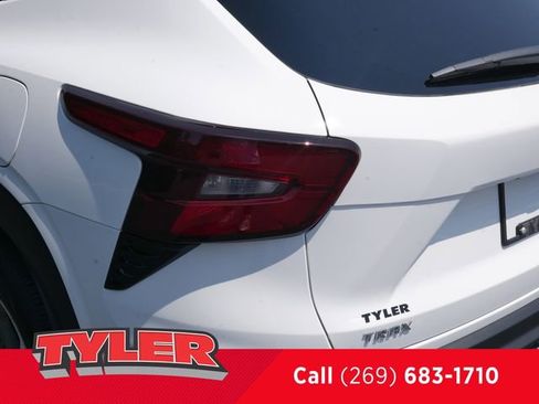 New 2025 Chevrolet Trax LT image 11