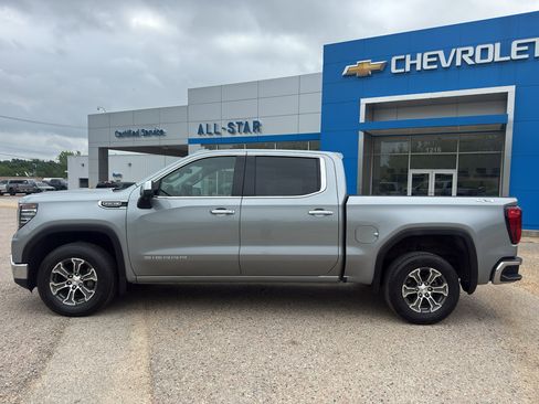 Used 2025 GMC Sierra 1500 SLT AWD/4WD image 2
