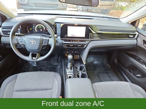 Used 2025 Toyota Camry SE FWD image 9
