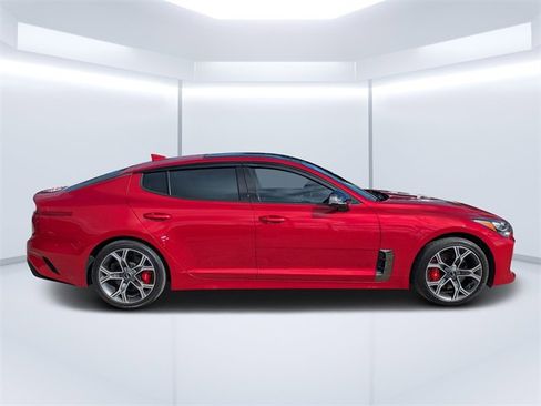 Used 2018 Kia Stinger GT2 image 2
